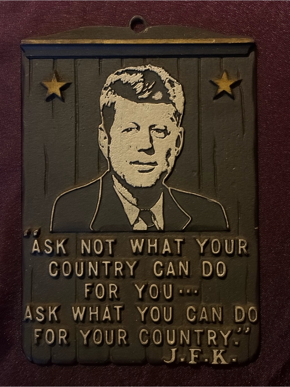 Vintage-Inspired Patriotic Wall Plaque in Black and Gold